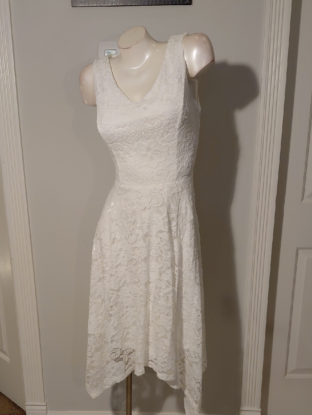 Women's White Lace V-Neck Dress